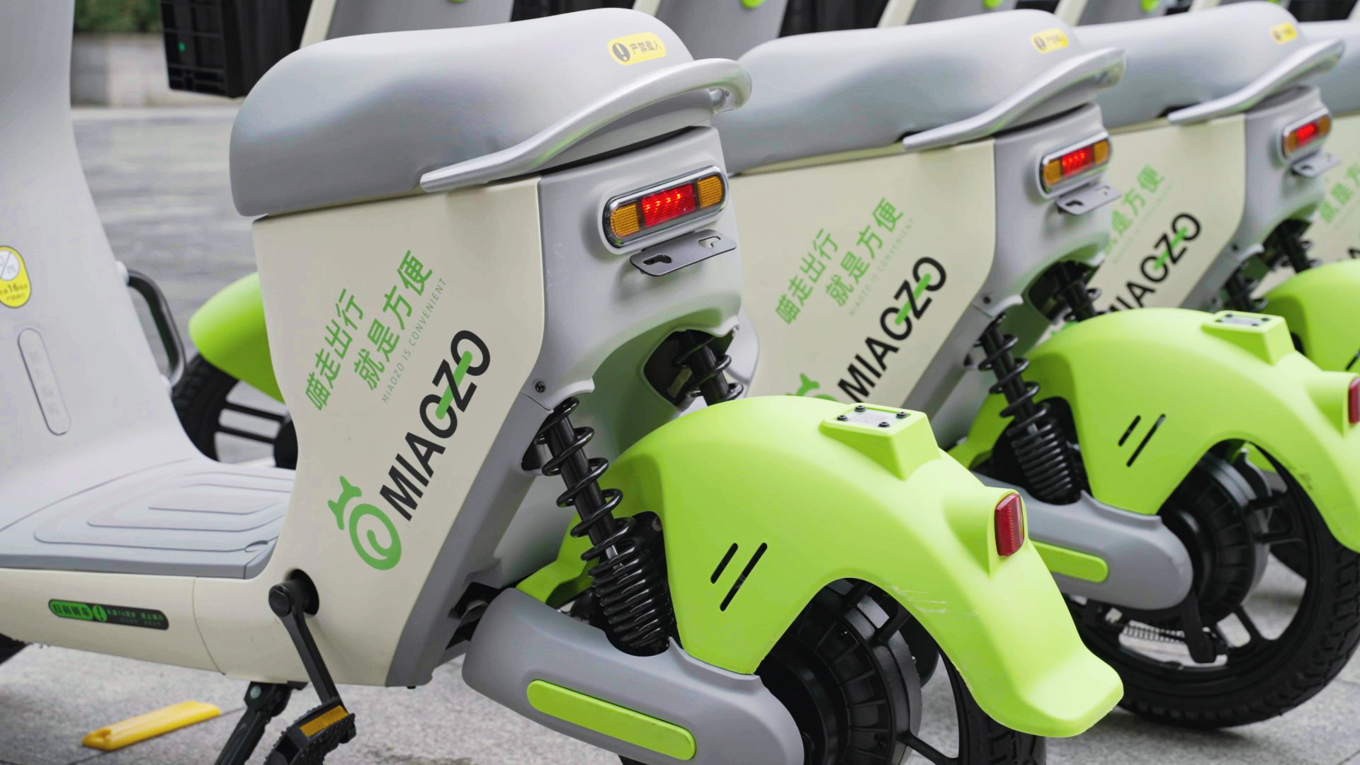 整齊擺放的共享電動車 整齊擺放的共享電動車